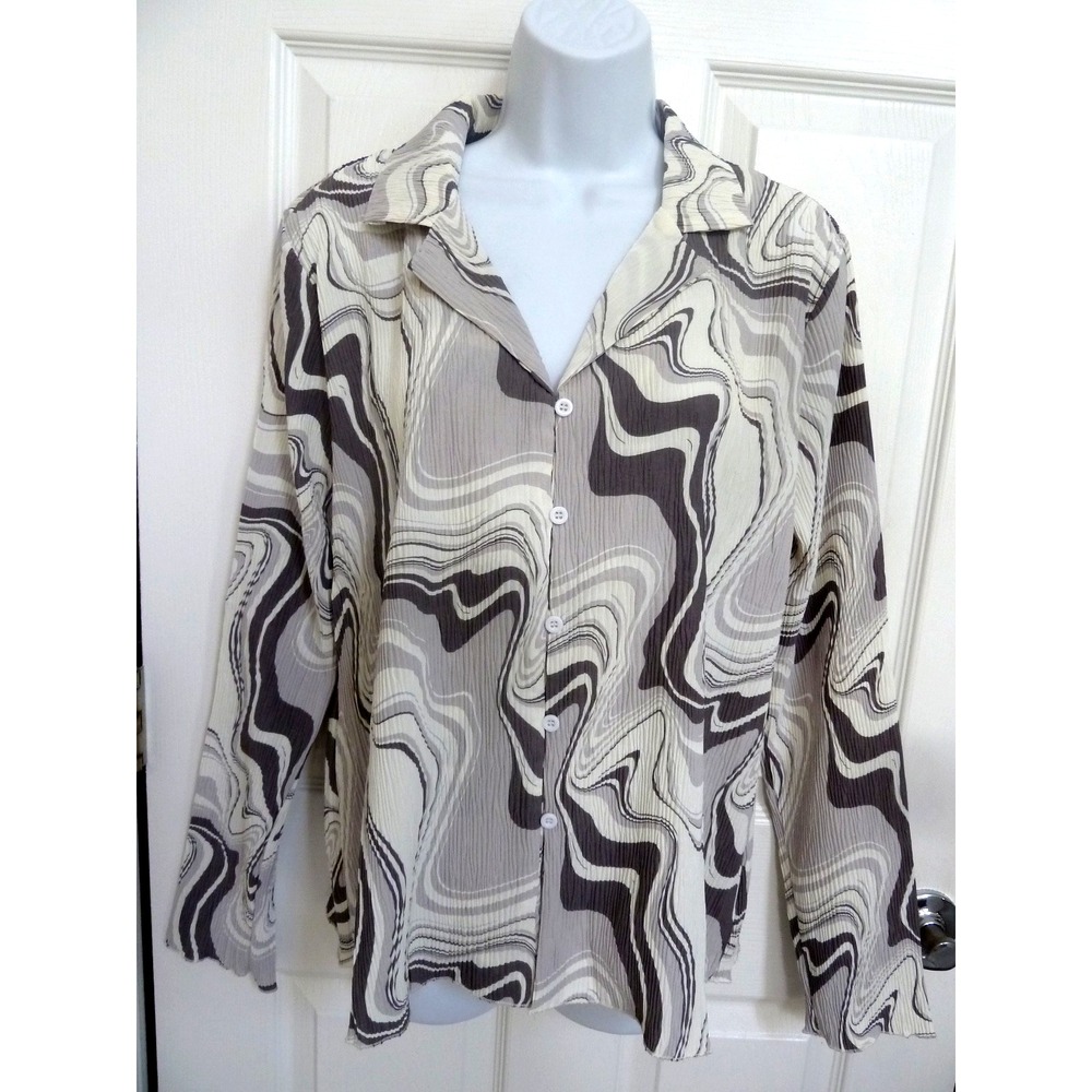 Easel Textured Crepe Blouse Gray White Retro Swirl Button Down Top Large NWT